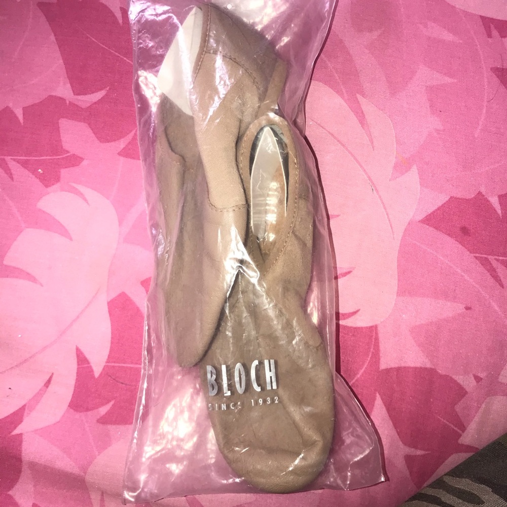 Bloch Tan 4.5 Jazz Shoes